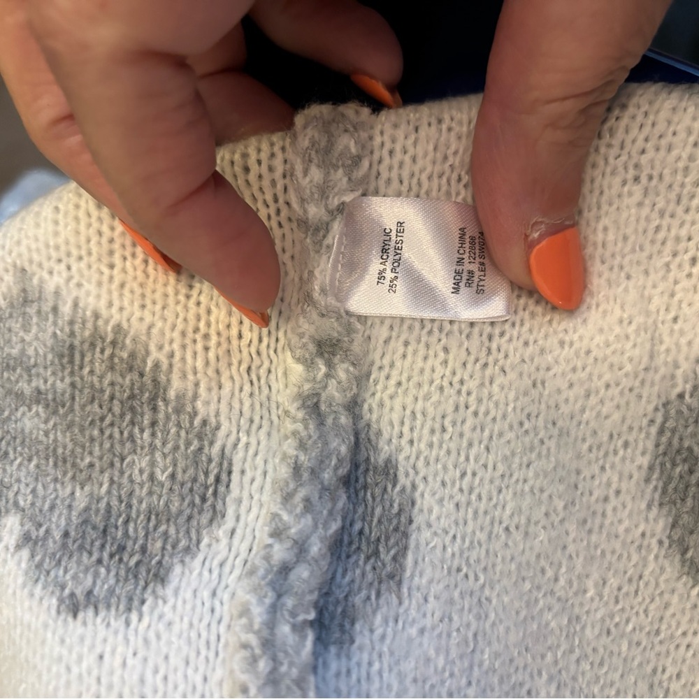 Stitch By Chenault Gray Heart Pattern Women's Swe… - image 6